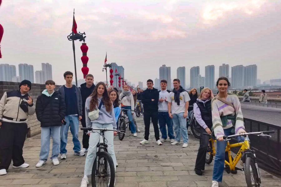 cycling on the city wall, Bell and Drum Tower, Xi’an City Museum, Great Tang Dynasty Night City.（At night, I recommend Camel Bell Legend.）